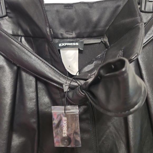 NWT Express High-Waisted Faux Leather Shorts with Belt - Picture 4 of 4